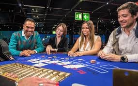 Antarmuka permainan togel dan slot di platform qiuqiu99